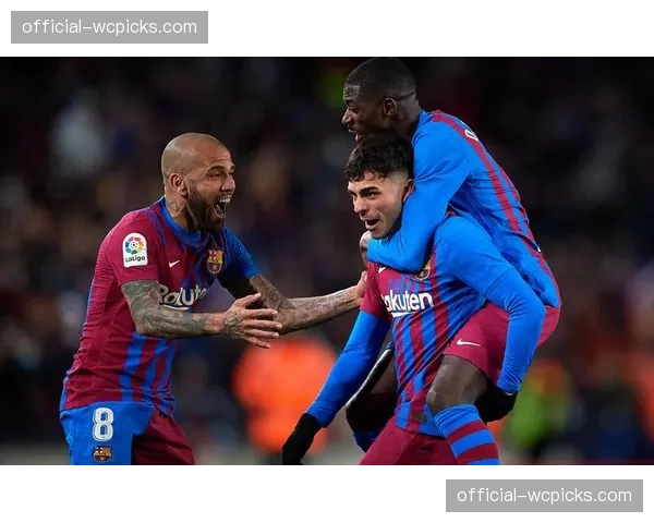 佩德里伤愈复出替补建功，诺坎普全场起立鼓掌