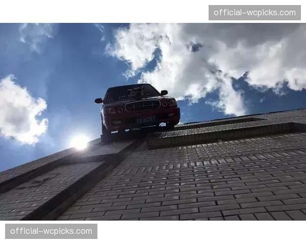 日本站排位赛Q3:诺里斯最后一圈失误上墙,引发短暂红旗 日本站排位赛Q3:诺里斯最后一圈失误上墙,引发短暂红旗